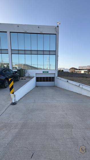 Foto 1 – Edificio corporativo en Zona Cantera (#34)